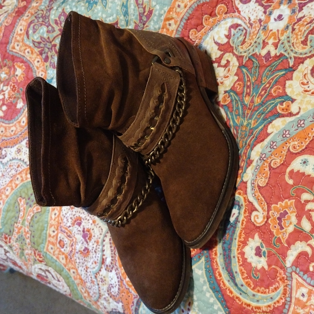 SUNDANCE Booties size 8! NEW condition! Still have the stickers on the bottom.